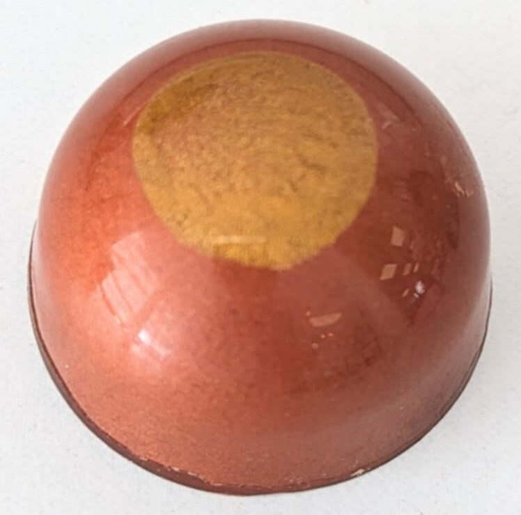 Cinnamon and honey ganache wrapped in 54% dark chocolate.
