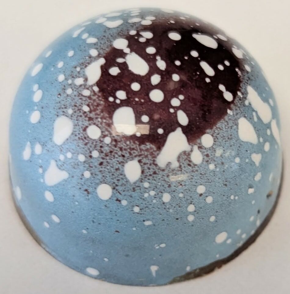 Caramel and cookies, a layer of caramel and a layer of chocolate chip cookies 54%