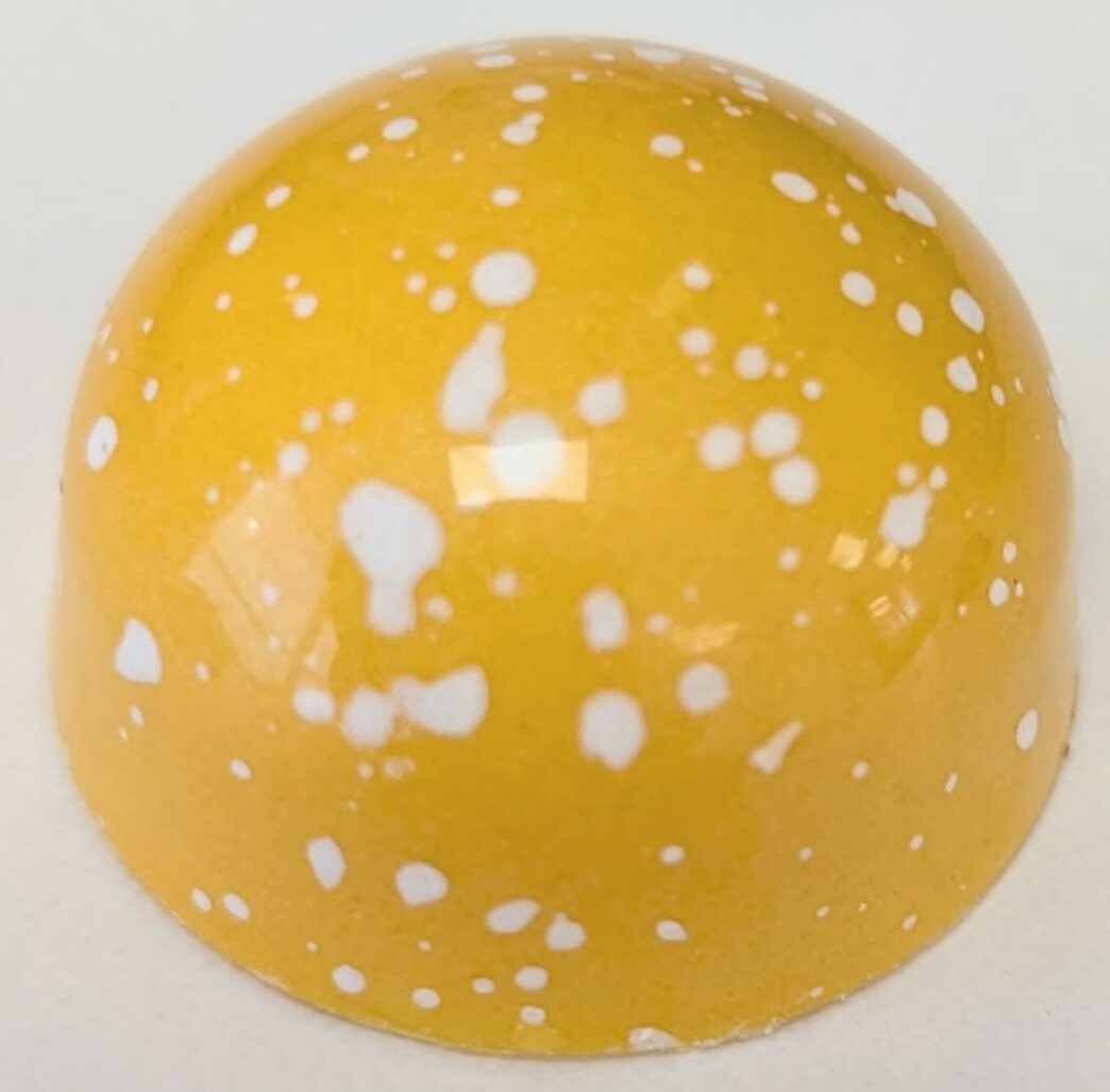 Lemon meringue in white chocolate, a layer of marshmallow and a layer of lemon ganache